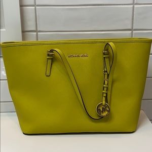 Authentic Michael Kors medium bucket bag